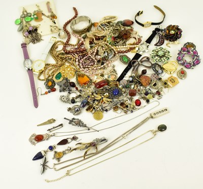Lot 1285 - Various items of modern and vintage costume...