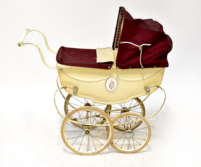 Lot 213 - A vintage mid-20th century dolls' pram