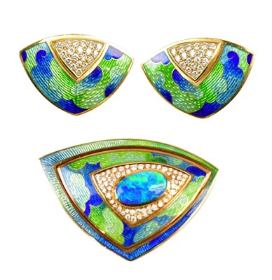 Lot 718 - DE VROOMEN; an 18ct gold earring and matching...