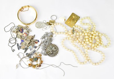 Lot 1281 - Various items of costume to include a...