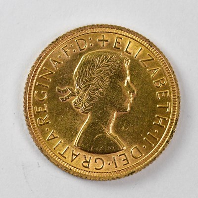 Lot 950 - A Queen Elizabeth II full sovereign 1962,...