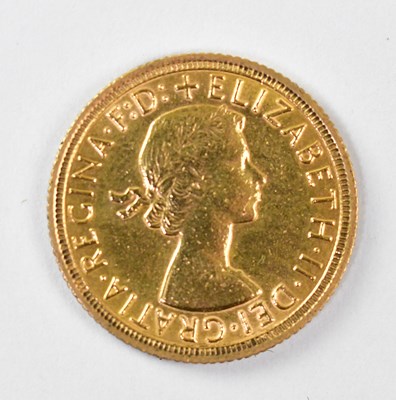 Lot 951 - A Queen Elizabeth II full sovereign 1962,...