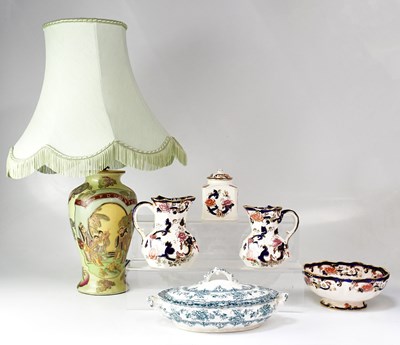 Lot 492 - A small mixed lot of ceramics to include Mason'...