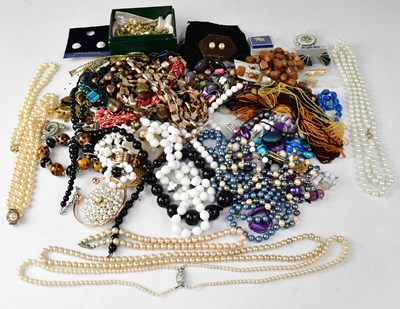 Lot 1288 - A quantity of costume jewellery to include...