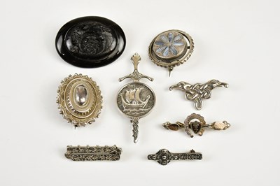 Lot 482 - A sterling silver Iona Scottish brooch stamped...