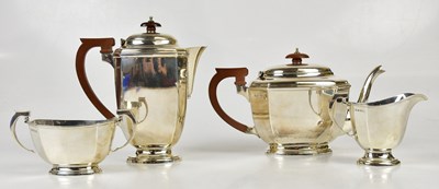 Lot 2043 - WILLIAM NEALE LIMITED; a George V hallmarked...