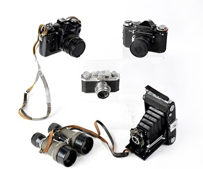 Lot 479 - A collection of film cameras