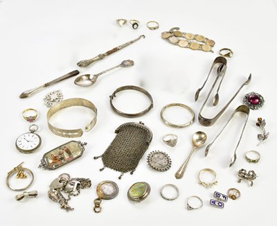 Lot 528 - A collection of hallmarked silver jewellery...