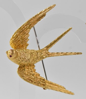 Lot 1165 - An 18ct gold brooch in the form of a swallow...