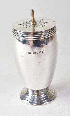 Lot 931 - JOSIAH WILLIAMS & CO; a George V hallmarked...
