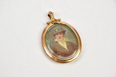 Lot 291 - A 9ct yellow gold mounted double sided oval...
