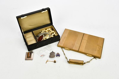 Lot 481 - A collection of assorted costume jewellery,...