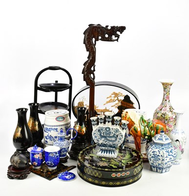 Lot 2710 - A large collection of modern decorative...