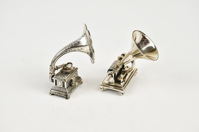 Lot 2497 - MEDUSA-ORO; a novelty sterling silver...