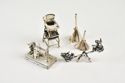 Lot 2478 - MEDUSA-ORO; a sterling silver novelty sewing...