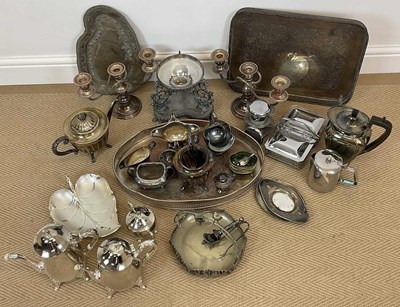 Lot 327 - A quantity of plated ware to include...