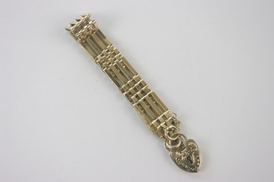 Lot 428 - A 9ct yellow gold gate link bracelet, approx 17g.