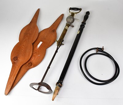 Lot 561 - A mixed collectors' lot including an R. & A. G....