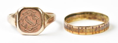 Lot 1134 - A gentleman's 9ct yellow gold signet ring,...