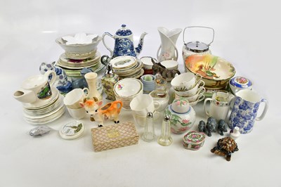 Lot 2905 - A collection of sundry ceramics including tea...