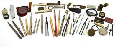Lot 604 - A group of mixed collectables including pens...