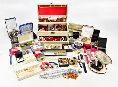 Lot 485 - An extensive collection of costume jewellery,...