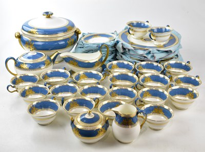 Lot 2956 - WEDGWOOD; a good ninety-four piece part tea...