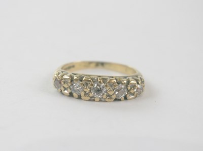 Lot 1462 - An 18ct yellow gold five stone graduated...