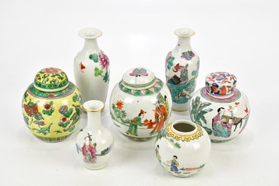 Lot 2736 - A mixed collection of Oriental items to...