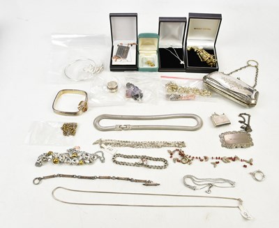 Lot 484 - A quantity of costume jewellery including...