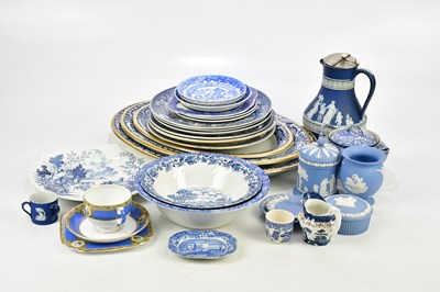 Lot 2952 - A quantity of assorted blue and white...