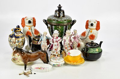 Lot 2903 - A mixed lot of Victorian and later ceramics...