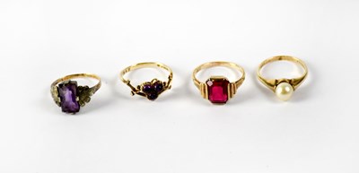 Lot 753 - Three 9ct gold ladies' dress rings