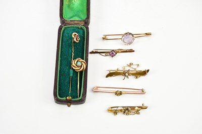 Lot 373 - Five 9ct gold bar brooches, combined approx 12....