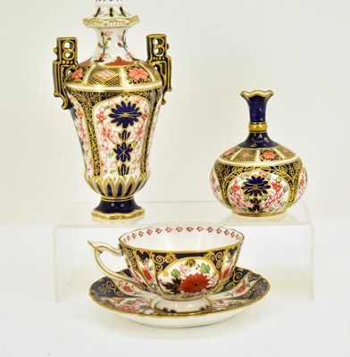 Lot 522 - ROYAL CROWN DERBY; three Imari decorated items...