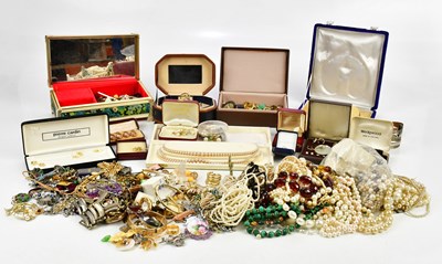Lot 497 - A large quantity of assorted costume jewellery...