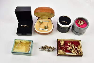 Lot 328 - A collection of assorted mainly 9ct gold...