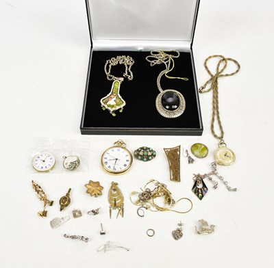 Lot 538 - A small collection of costume jewellery...
