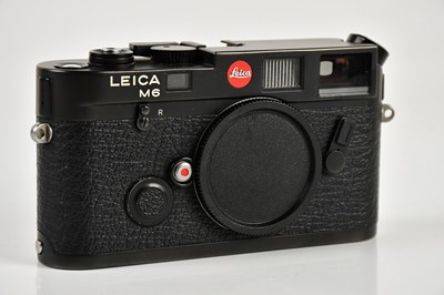 Lot 2665 - LEICA; a Leica M6 Schwartz rangefinder 35mm...