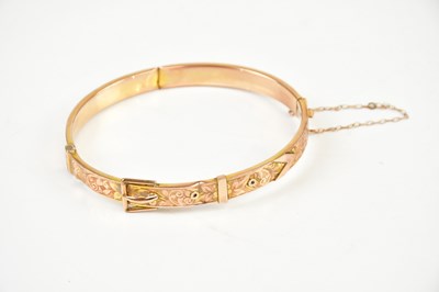 Lot 439 - A 9ct yellow gold snap bangle, approx 7.5g,...