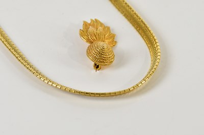 Lot 1601 - A yellow metal textured necklace stamped '750',...