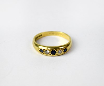 Lot 751 - An 18ct yellow gold ring