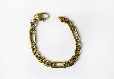 Lot 787 - A 9ct yellow gold bracelet