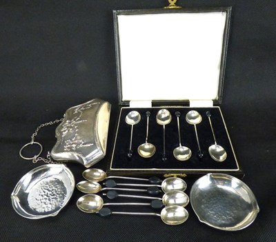 Lot 658 - A hallmarked silver purse decorated with ribbons and swags