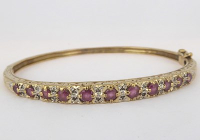 Lot 790 - A late 19th/early 20th century yellow metal...