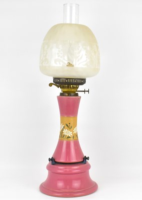 Lot 96 - A late 19th/early 20th century oil lamp