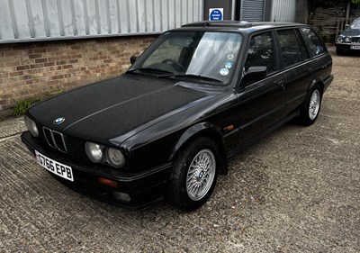 Lot 117 - BMW; a 1990 3-Series 325i Touring in black,...