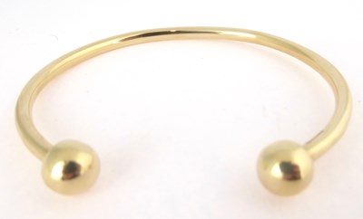 Lot 797 - A 9ct gold hollow tubular bracelet