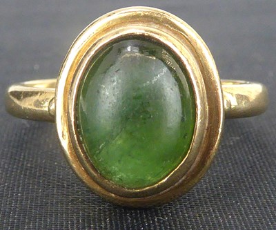 Lot 767 - A 9ct gold emerald ring
