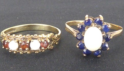 Lot 762 - Two 9ct gold rings